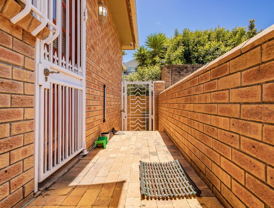 To Let 3 Bedroom Property for Rent in Loevenstein Western Cape